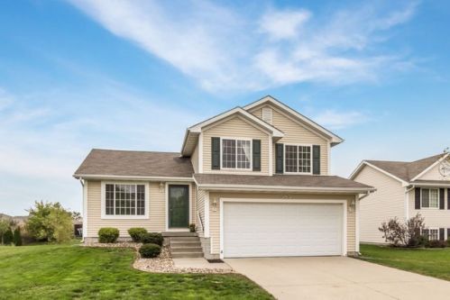 585 Prairie Park Ln, Waukee, IA 50263-8702