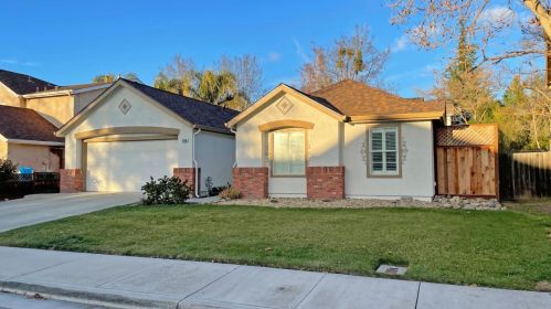 880 Talbot Dr, Hollister, CA 95023-5656