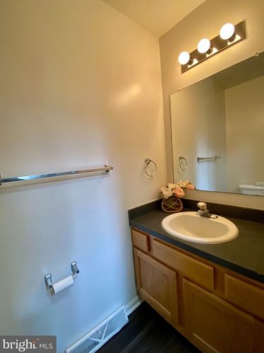 260 Northdown Dr, Dover DE 19904-9792 exterior