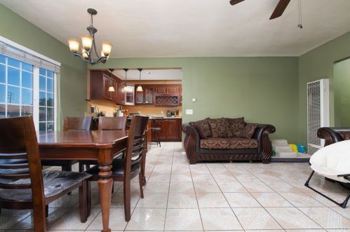 10109 Rosewood Ave, South Gate CA  90280-6461 exterior