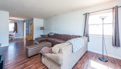 8559 18th Ave, Kenosha, WI 53143-6410