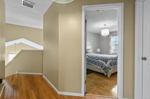 7 Woodfield Dr, Washingtonville NY  10992-1149 exterior