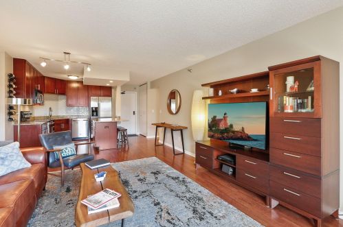 401 1st St, Minneapolis MN  55401-2518 exterior