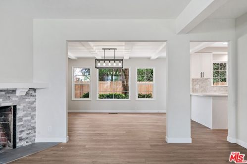 14147 Leadwell St, Van Nuys CA  91405-2440 exterior