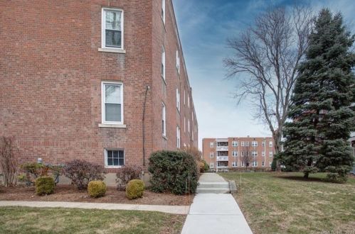 890 Farmington Ave, Hartford CT  06119-1416 exterior