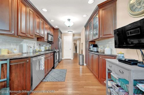 121 Avenue A, Bayonne NJ  07002-1255 exterior