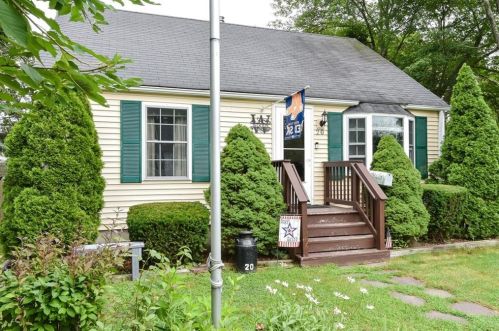 20 Hancock Dr, North Kingstown, RI 02852-1809