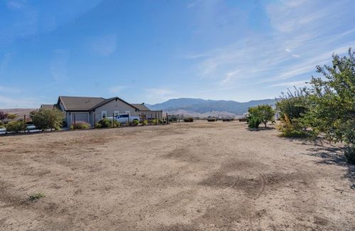 4025 Ashford Cir, Hollister CA  95023-8966 exterior