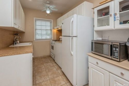 2555 Jerusalem Ave, North Bellmore, NY 11710-1881