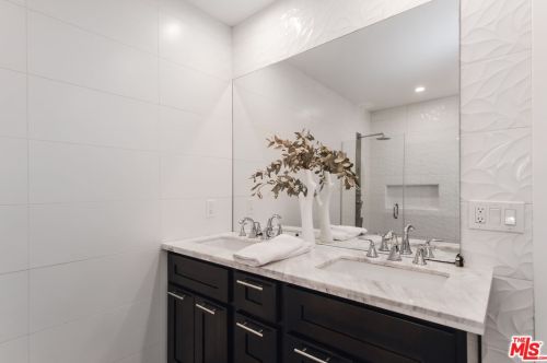 3200 Wrightwood Dr, North Hollywood CA  91604-3936 exterior