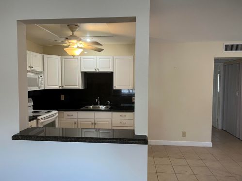 86 Saxony B, Delray Beach FL  33446-1802 exterior