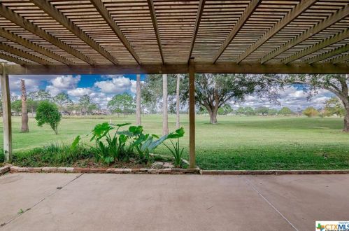 410 Charleston Dr, Victoria TX 77904-3830 exterior