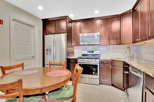 251 Tulip Ln, East Freehold NJ  07728-4033 exterior