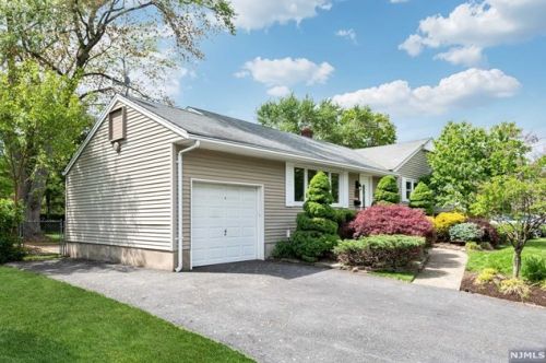 138 Sunset St, Dumont NJ  07628-1506 exterior
