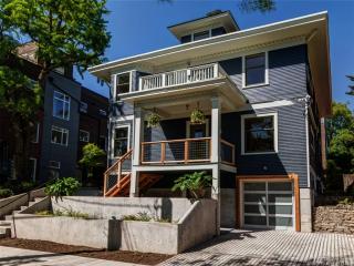 607 Malden Ave, Seattle, WA 98112-4527
