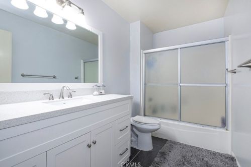 27067 Alabastro Dr, Santa Clarita CA  91354-2215 exterior