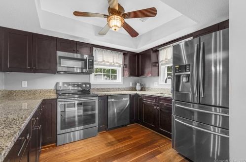 114 Misty Meadow Ln, Wapping, CT 06074-3651