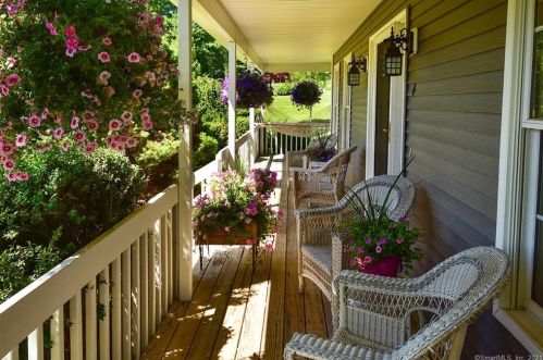 4 Lookout Lndg, Ellington CT  06029-2541 exterior