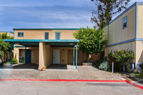 707 Rockwell Pl, Santa Rosa, CA 95401-5352