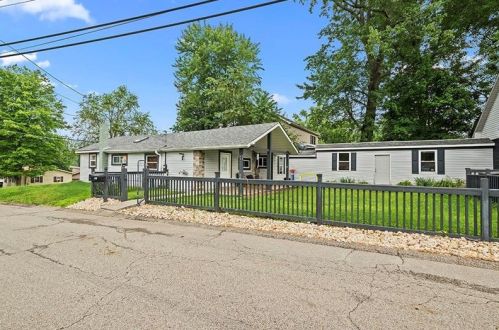 25 Potomac St, Oakmont, PA 15139-1952