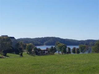 4072 Paradise Rd, Mooresburg, TN 37811-2689