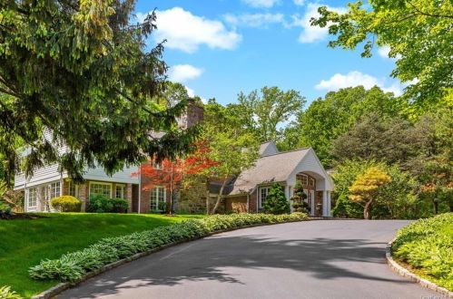 223 Saxon Woods Rd, White Plains, NY 10605-4820