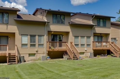 61 Woodland Dr, West Paterson NJ  07424-3707 exterior