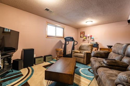 1610 Cliffview Dr, Holmen WI  54636-9649 exterior