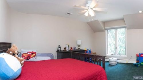 11 Glenwood Dr, Upper Saddle River NJ  07458-3303 exterior