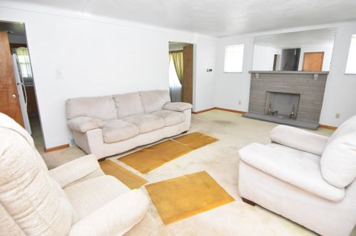 217 Larkspur St, Whitaker PA  15120-2207 exterior