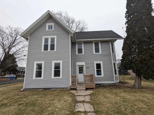 301 6th St, Watertown, WI 53094-3811