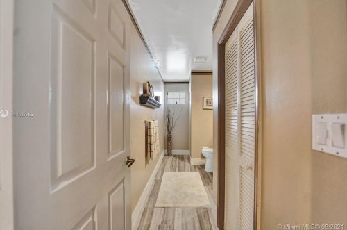 955 203 Ave, Hollywood FL  33029-3440 exterior