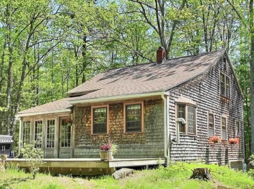 61 Ruffled Rd, Henniker, NH 03242-3204