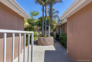 1057 Regal Rd, Encinitas CA  92024-4637 exterior