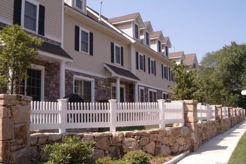 39 Maple Tree Ave, Stamford, CT 06906-2206