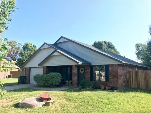 1002 Georgia Pl, Muskogee, OK 74403-7725