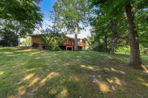 1750 Summit Dr, Lake Geneva WI  53147-1638 exterior