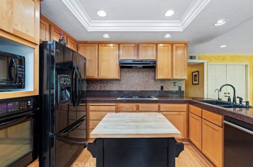 5807 Greens Dr, Riverside CA  92509-7327 exterior