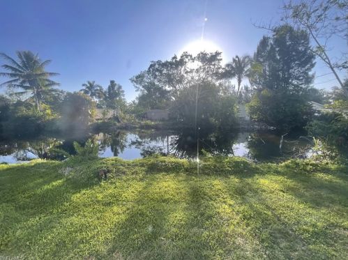 97 Isle Of Saint Thomas, Naples FL  34114-9401 exterior