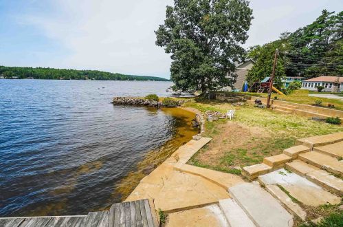 99 Lk Shr Dr, Northwood NH  03261-3707 exterior