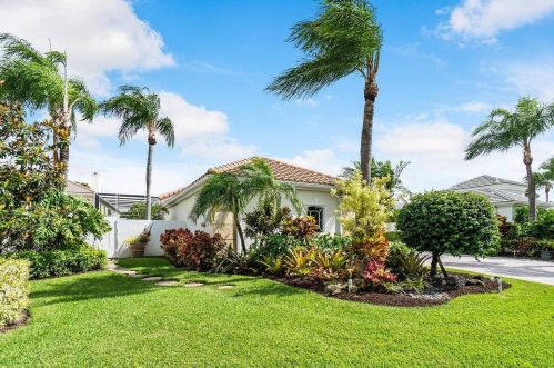1141 Crystal Dr, West Palm Beach, FL 33418-4030