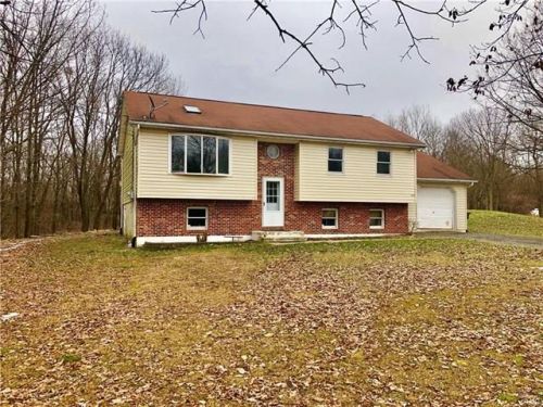 2858 Yellowstone Dr, Blakeslee, PA 18610-2439