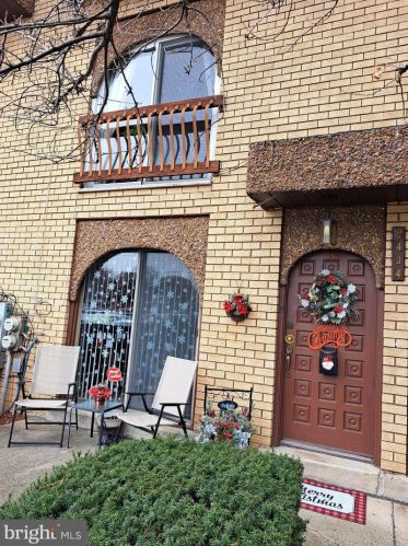 2434 Hartel Ave, Philadelphia, PA 19152-3804