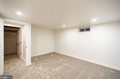 415 Liberty St, Charles Town WV  25414-1827 exterior