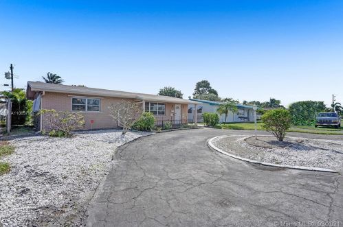 8490 10th St, Hollywood FL  33024-4939 exterior