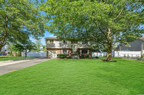 1557 Heckscher Ave, Bayshore, NY 11706-2408