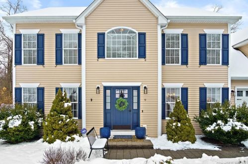 9 Sable Dr, Gales Ferry, CT 06339-1659
