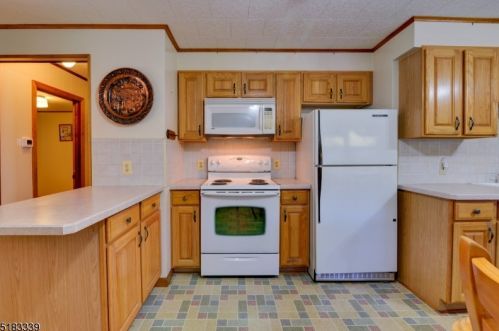 40 Lake Pochung Rd, Wantage NJ  07461-4126 exterior