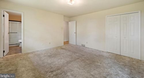 2206 Youngs Dr, Haymarket VA  20169-1534 exterior