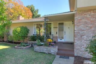 4909 Crestwood Way, Sacramento CA  95822-2501 exterior
